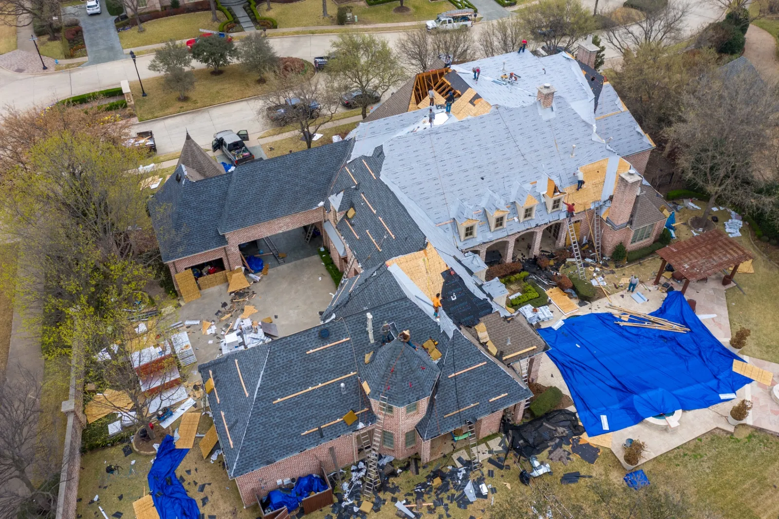 Stonebriar roofing crew working on a DFW home